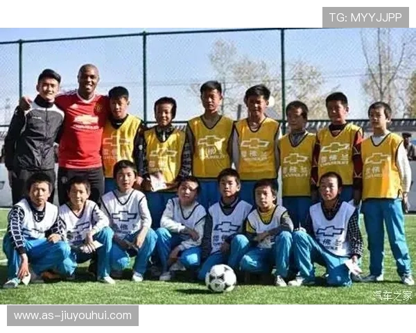 乡村孩子追梦足球场 他们也有成为球星的希望与力量